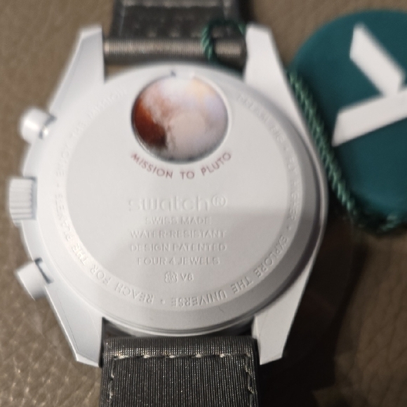 Omega Speedmaster with Red and Gray Accents - Picture 6 of 16